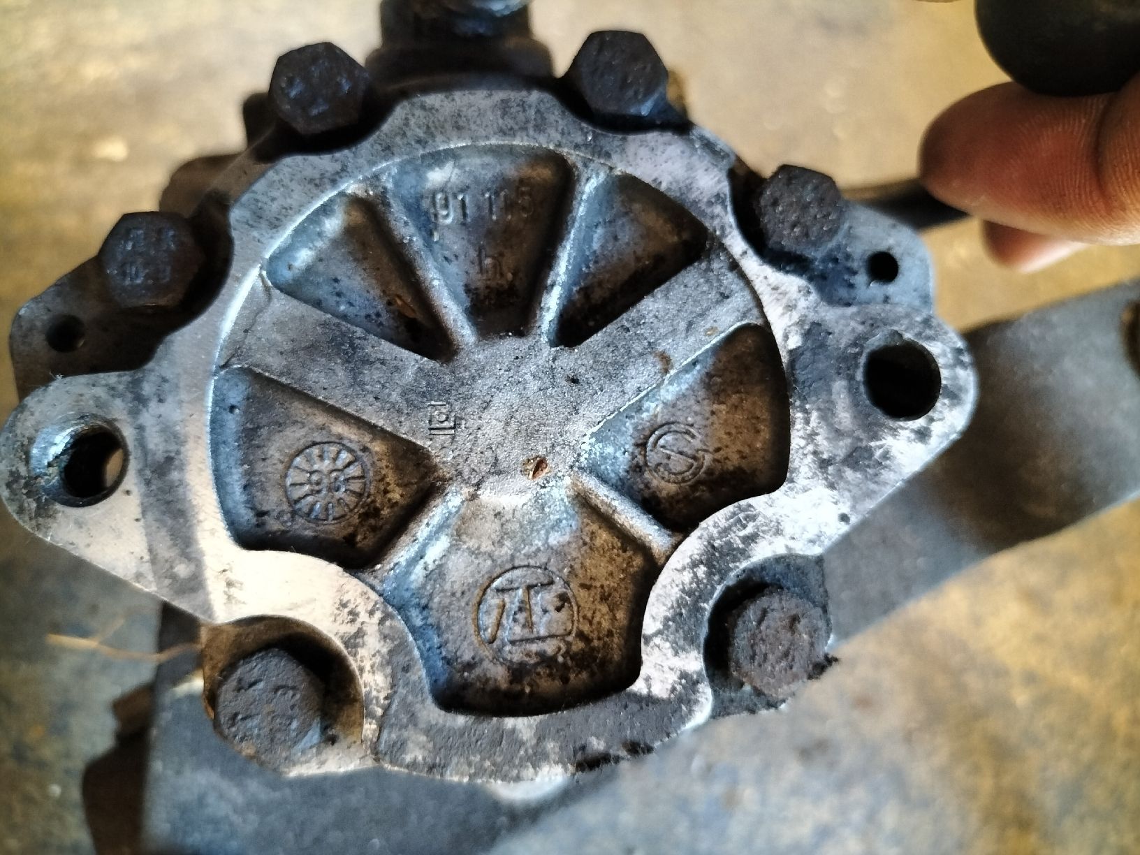 VW Tutti pezzi di ricambio auto: VW Golf 2 Lenkgetriebe mit Servolenkung – Usato da Montlingen venduto da Cram88 3