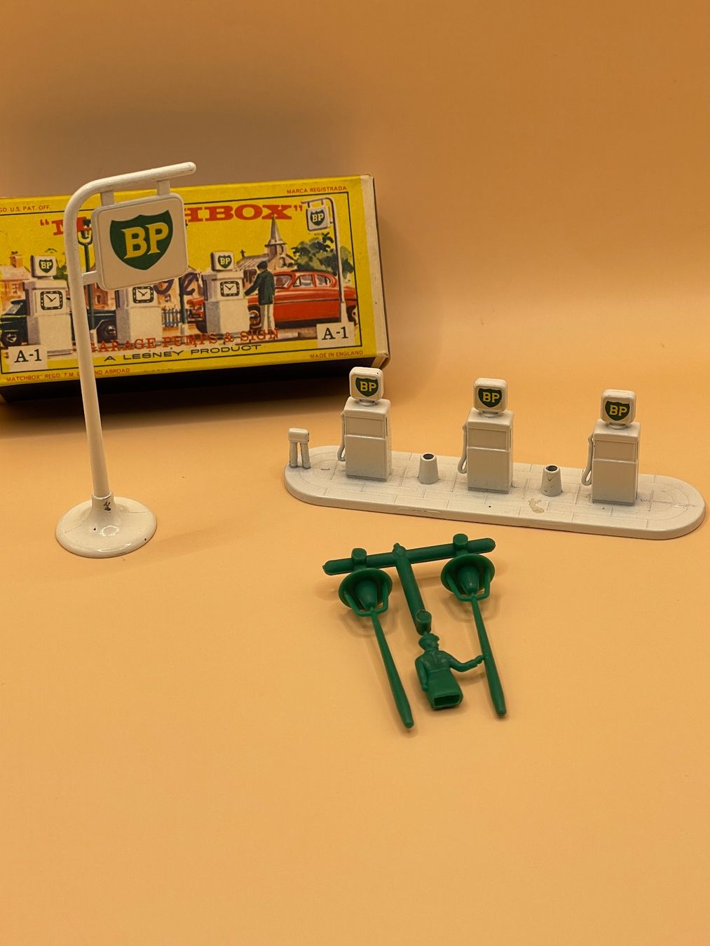 Matchbox Giocattoli: Matchbox Garage Pumps & Sign – Usato da Rüti ZH venduto da alumedien 3