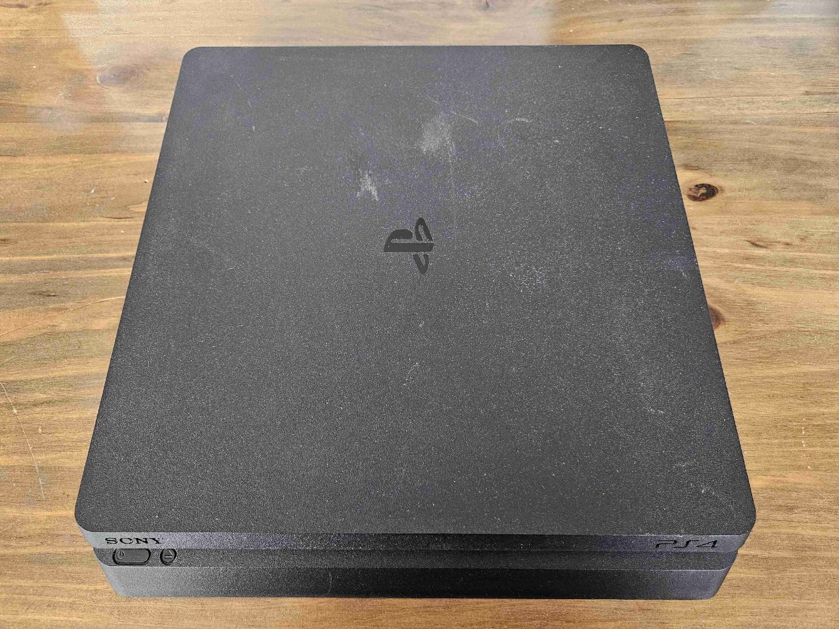 Sony Console: Console PS4 Slim - Excellent état, Comme neuf ! – Usato da Delémont venduto da bor_glm7
