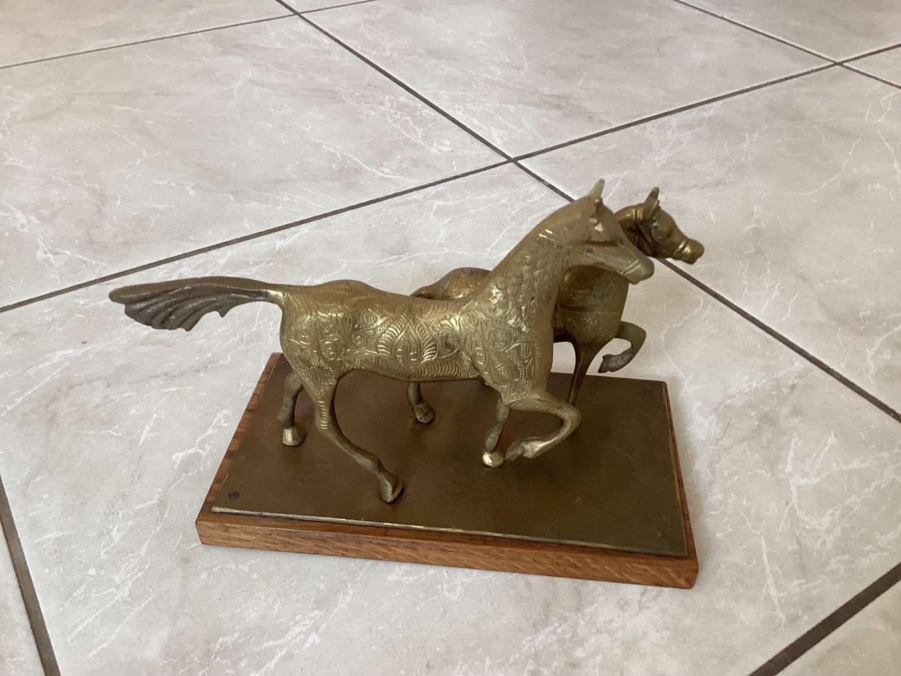 Skulpturen & Statuen: Messing Pferde auf Holzsockel ! Mit Muster ! – Gebraucht aus Schöfflisdorf von seahorse61 2