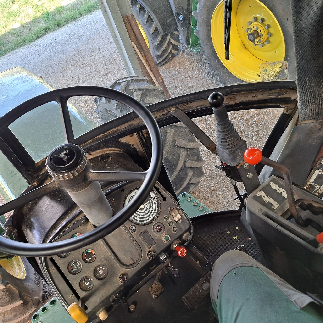 John Deere Tracteurs: John Deere 4240s  – D'occasion à Saulcy par m.w94 3
