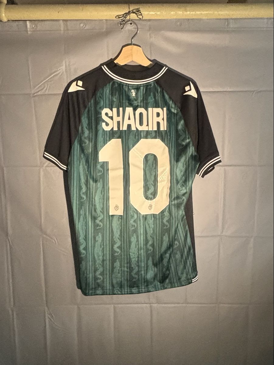 Leibchen & Hosen: FC Basel Basilisk Trikot Shaqiri 3rd – Neu (gemäss Beschreibung) aus Basel von kleinerprinz