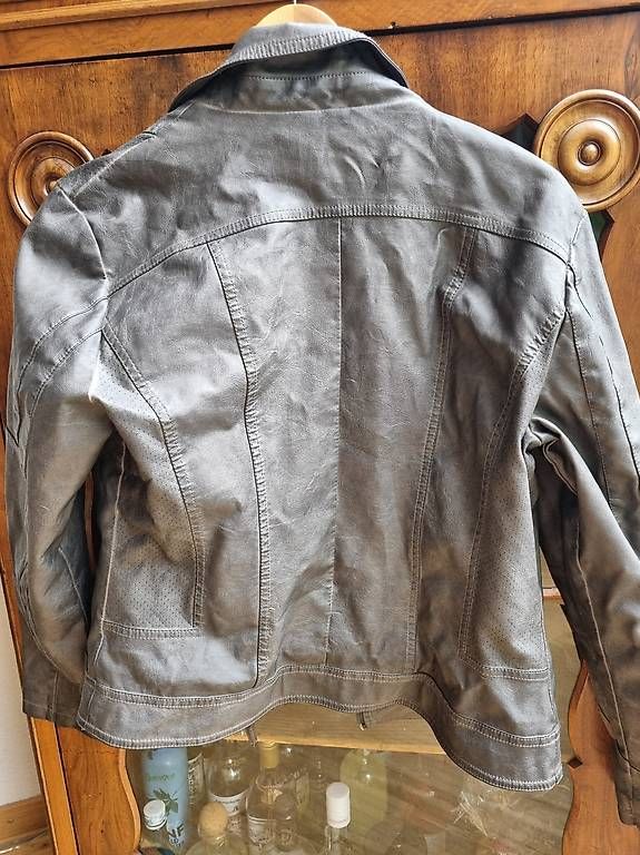 Vestes: Kunstlederjacke Grösse 40 – D'occasion à Witterswil par Katja... 2