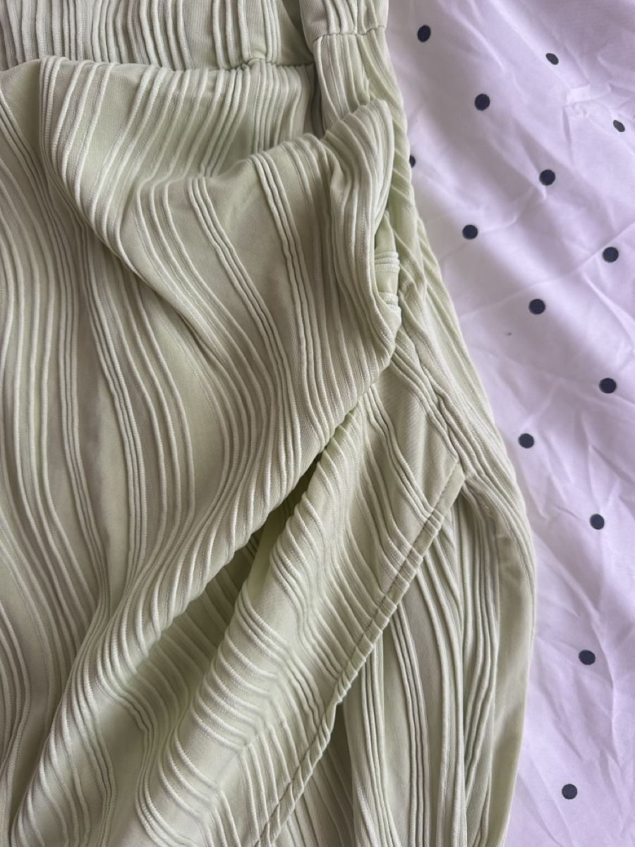 Kleider: Robe verte style "ruching" sans manche, taille S, neuve – Neu und originalverpackt aus Malleray von sam_9bkx 1