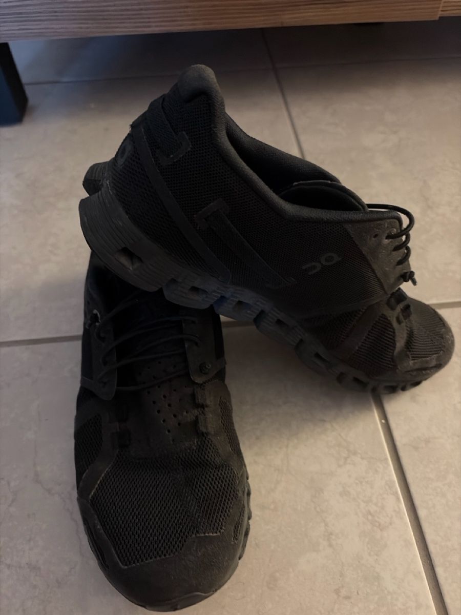 On Scarpe da donna: Schwarz ON Cloud Damen GR 40 – Usato da Thun venduto da Marathon18 1