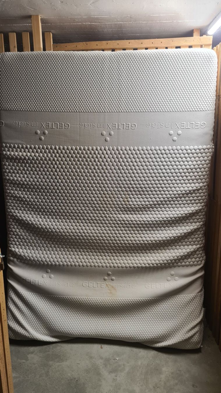 Materassi: Gut erhaltene Matratze 140×200 – Usato da wettswil venduto da Rene166 1