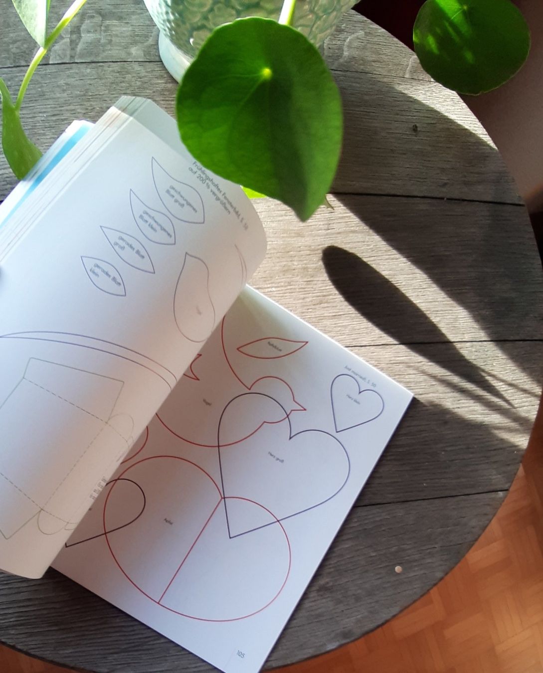 Libri: Bastelbuch Kreativwerkstatt Papier – Usato da Utzenstorf venduto da Lutra4678 5