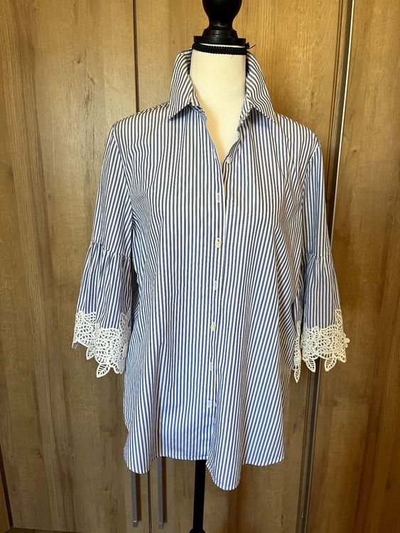 Chemisiers: Blue & white shirt with lace from van Laack, size 40 – D'occasion à Wilen b. Wollerau par crabbe