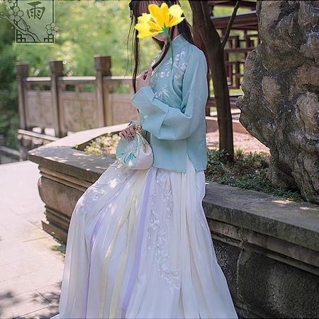 Chinesische Kleidung im antiken Stil