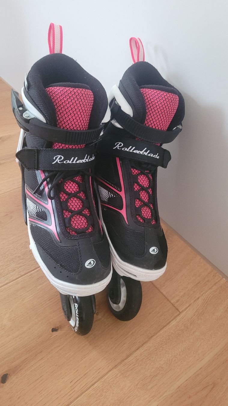 Patins à roul. & inline: Rollerblade Inline Skates Grösse 33-36.5 einstellbar – D'occasion à Worb par Sibille20 3