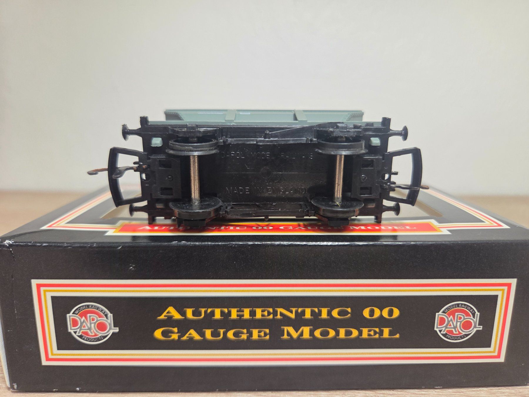 Modellini di ferrovie: Dapol Schotterwagen 00 – Usato da St-Aubin-Sauges venduto da Lo_Go 2