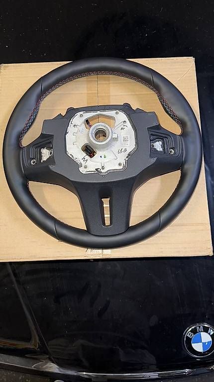 Tutti pezzi di ricambio auto: BMW M4, M3 Sportlenkrad Leder  – Usato da Weinfelden venduto da LSJ-BMW 1