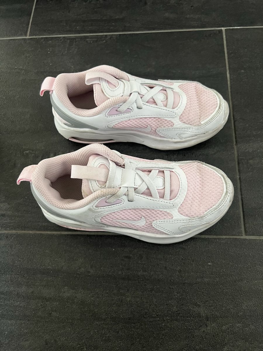 Nike Schuhe für Mädchen: Nike Schuhe 29.5 – Gebraucht aus Schiers von Sam.ahd1