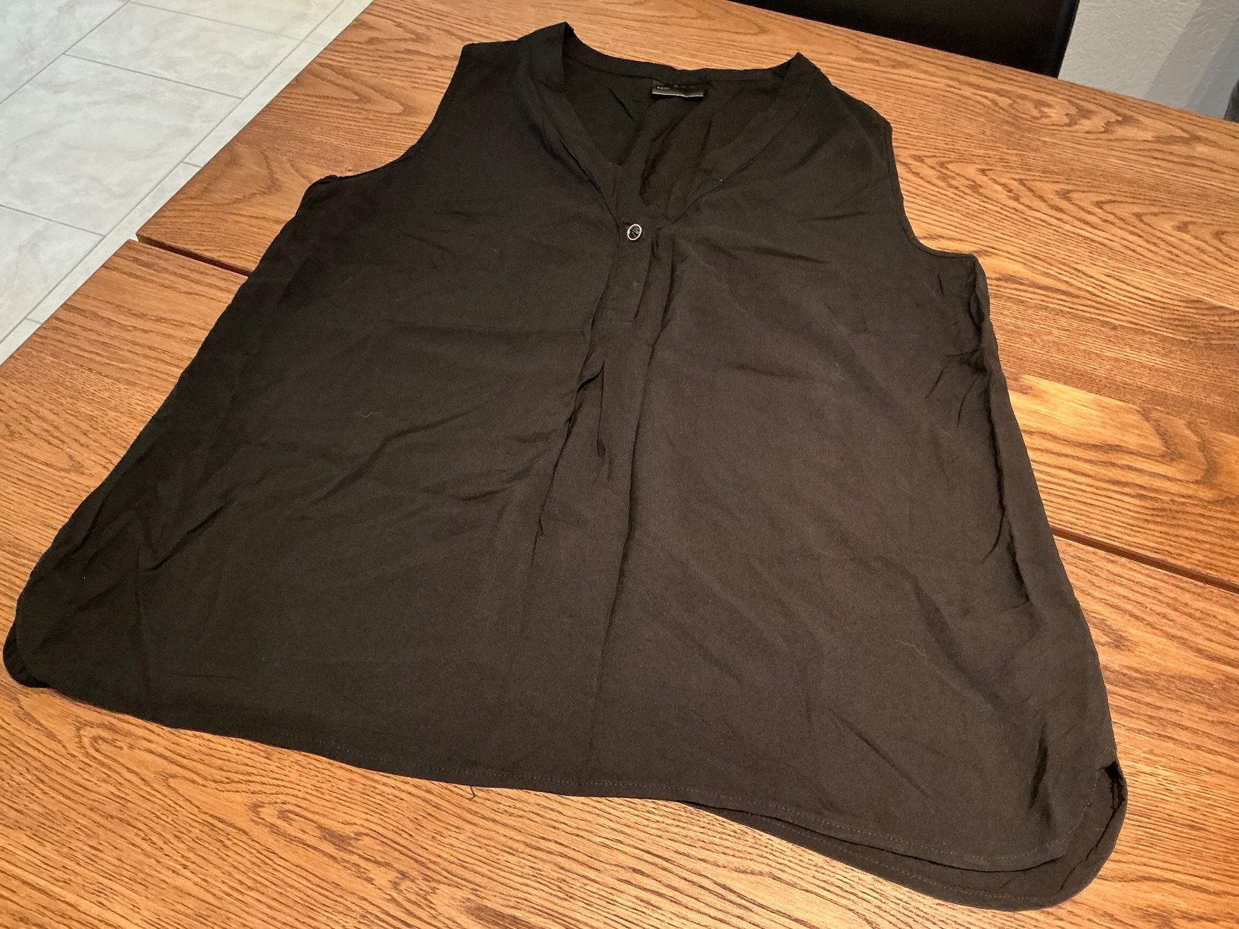 Blusen: Schwarze Bluse, Grösse L/XL, ärmellos, Sommer – Gebraucht aus Würenlos von sweety5436 1