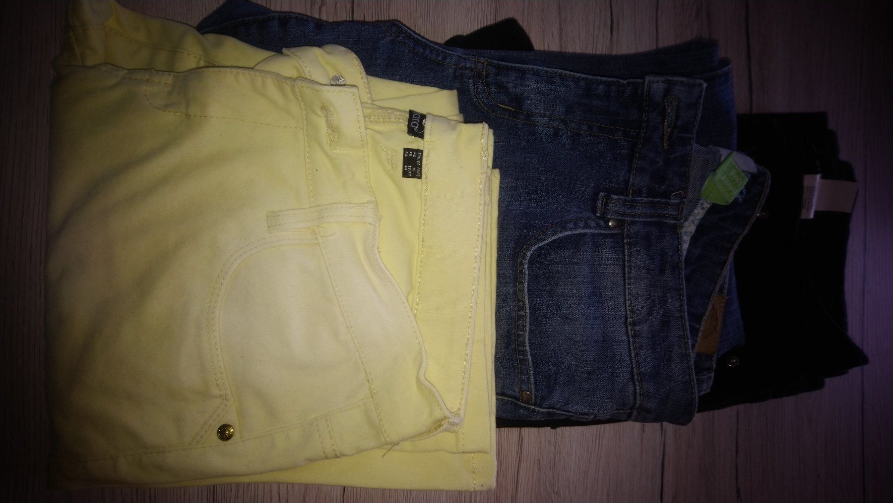 Jeans: 3 paar Hosen gr. 42 – Usato da Grossdietwil venduto da GNOM313 1