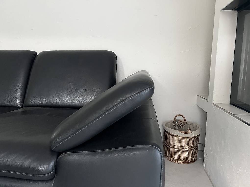 Sofas: Leder-Sofa mit Longchair und Hocker – D'occasion à Münsingen par janickdillon3110 3