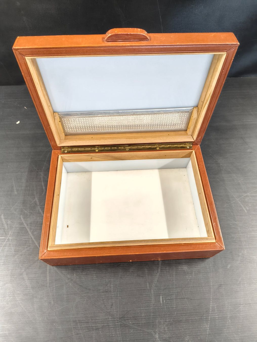 Humidore: Humidor in Leder eingebunden – Gebraucht aus Basel von bk_brockibasel 2