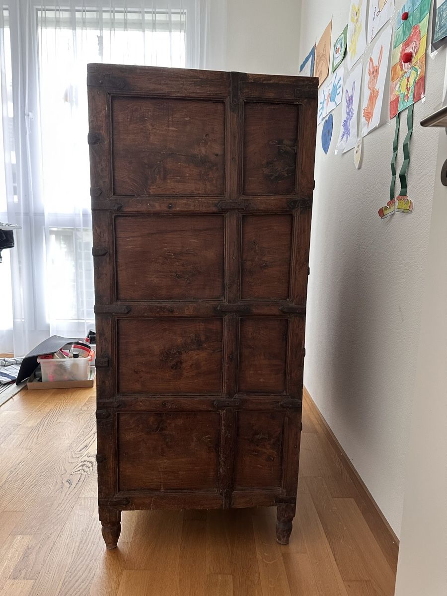 Armadi: Alter indischer Schrank – Usato da Chur venduto da Paemel 2