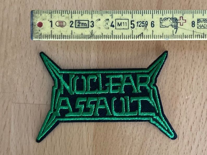 Toppe: Nuclear Assault Patch Sticker Aufnäher Metal Rock Band – Nuovo (secondo la descrizione) da Horn venduto da abutre72