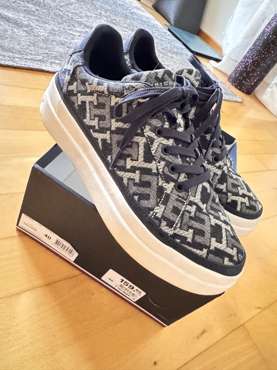 Tommy Hilfiger Scarpe da donna: Sneaker Tommy Hilfiger – Usato da Ottenbach venduto da ul9_vq6l