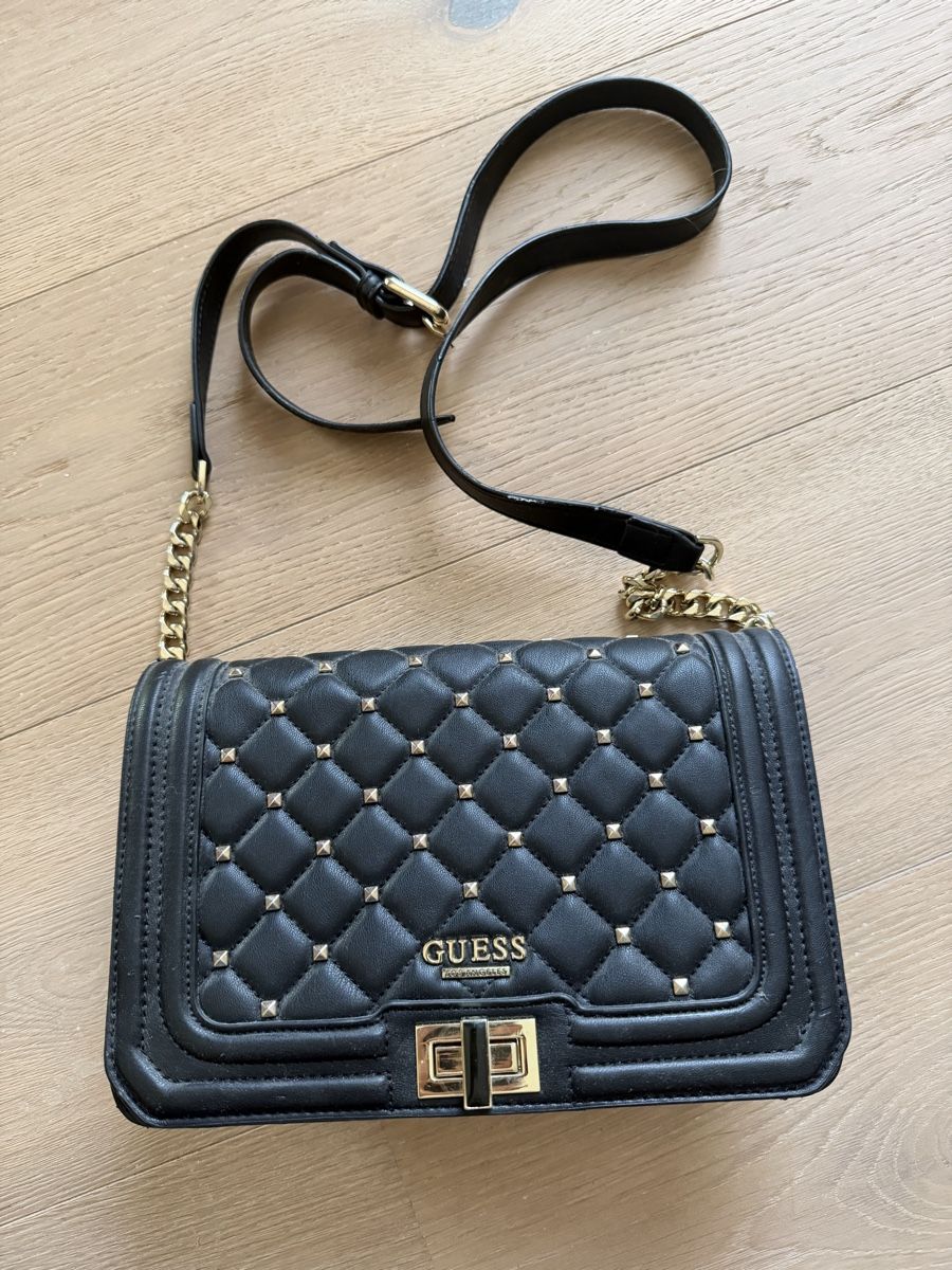 Guess Taschen: Black Guess Bag AUTHENTIC – Gebraucht aus Horgen von ali_9w9p