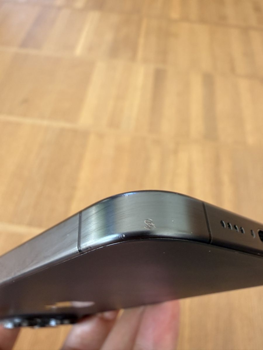 Apple Telefoni cellulari / Smartphones: iPhone 15 Pro Max 256GB titan black – Usato da Zürich venduto da bib_ds9n 7