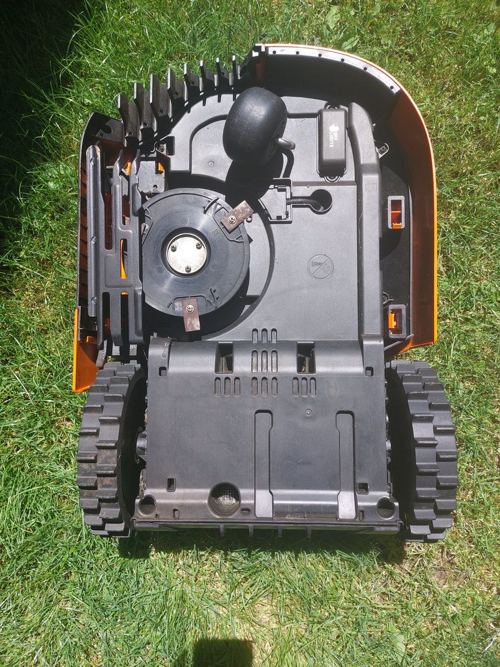 Worx Rasenmäher: Worxs Landroid M  Rasenroboter – Defekt aus Bowil von Mustache 1