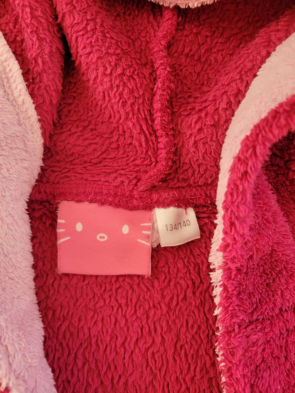 Hello Kitty Accappatoi: Peignoir Hello Kitty, Taille 134/140 – Usato da Lausanne venduto da levinche 1