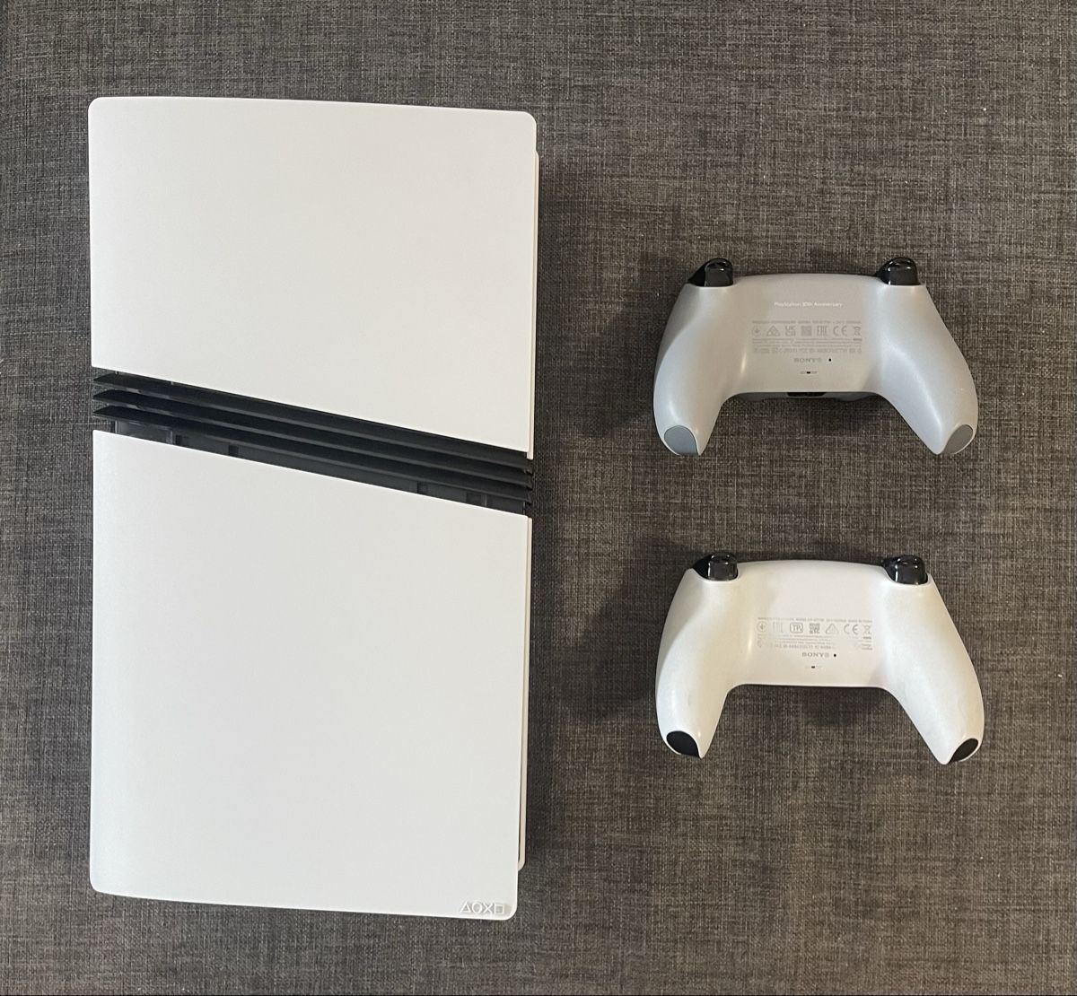 Sony Consoles: PlayStation 5 Pro with two controllers – D'occasion à Zürich par mra_y2sr 3