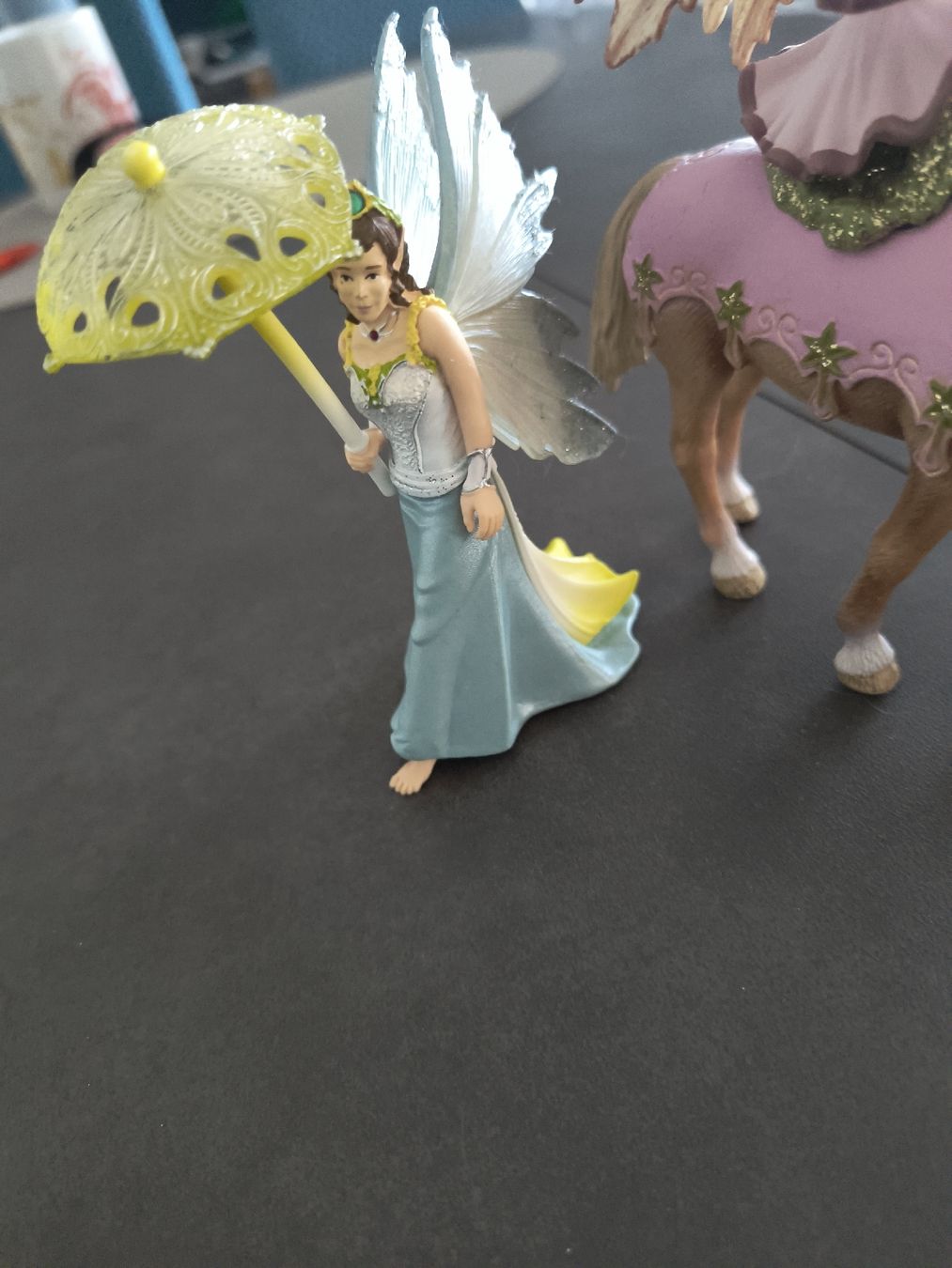 Schleich Statuette: Schleich Fee mit Pferd und zweite Fee mit Sonnenschirm – Usato da Würenlingen venduto da Striga 2