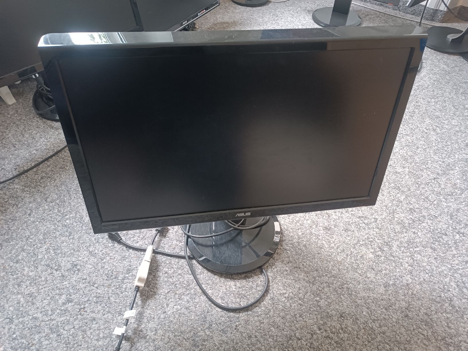 Asus Monitor: ASUS Bildschirm – Usato da Freidorf TG venduto da Daniel74