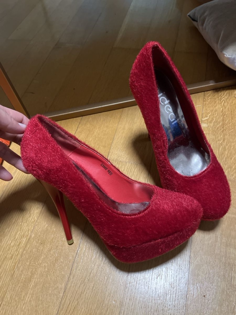 Scarpe da donna: Rote Higheels aus plüschartigem Material – Nuovo (secondo la descrizione) da Uster venduto da Kalici1 1