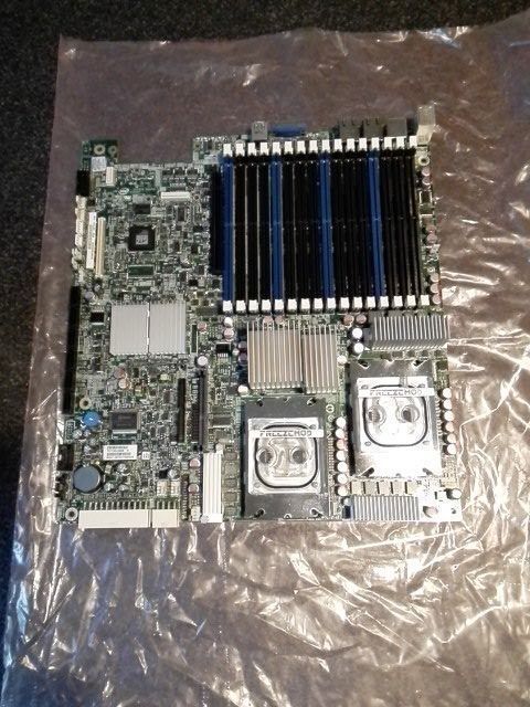 Intel Mainboards: Intel S5400SF+2x Xeon E5440+8GB+2x Waterblock – Gebraucht aus Genève von Rally022