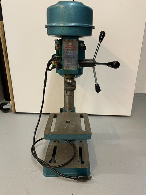 Trapani: Ständerbohrmaschine / Tischbormaschine mit Bohrfutter – Usato da Oetwil am See venduto da Storck 2