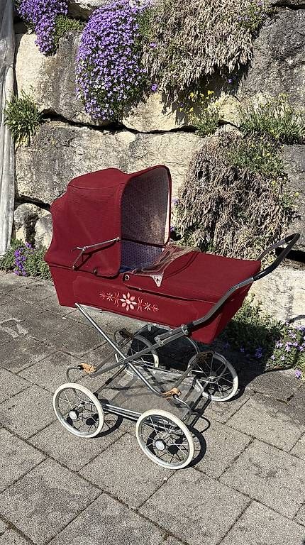 Puppenwagen: Antiker Puppenwagen – Gebraucht aus Ins von cellog