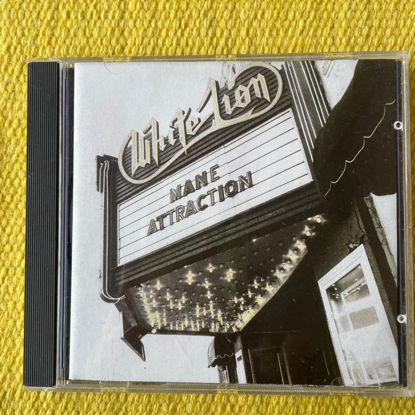 CD: WHITE LION-MANE ATTRACTION – Usato da Rorschacherberg venduto da CD-Roli