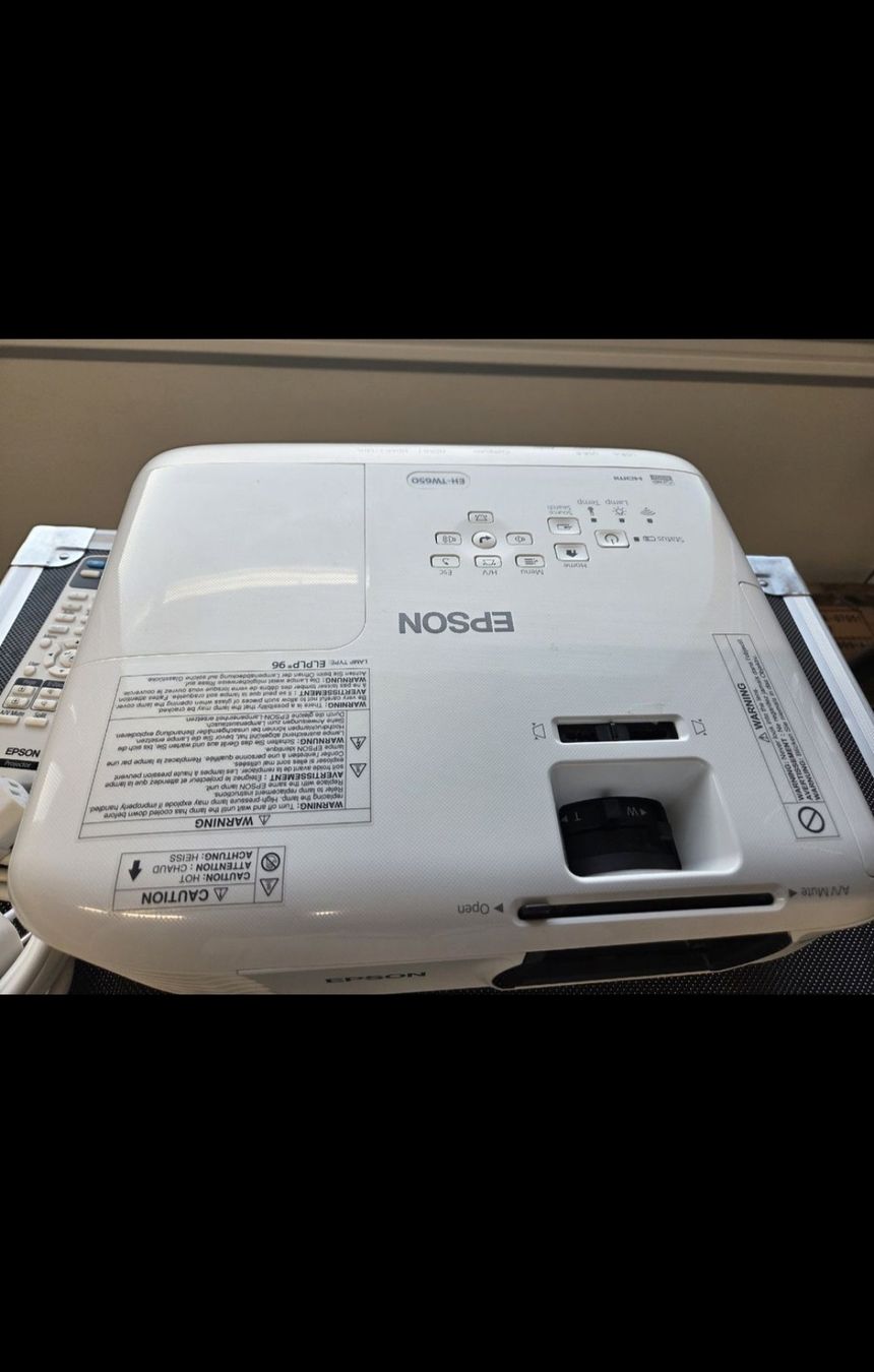 Epson Home Cinema: Epson EH-TW650 Beamer - Heimkino – Usato da Berikon venduto da Solo54 2