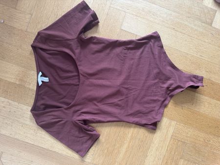 Trendiger Body in Bordeauxrot, Grösse S 