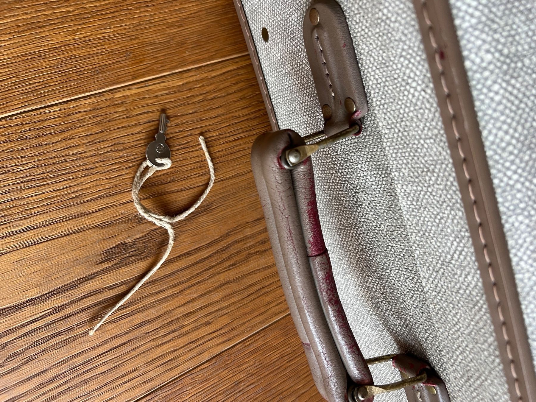 Valigie: Vintage Beige 60er Koffer – Usato da Uerikon venduto da Saffagirl 9