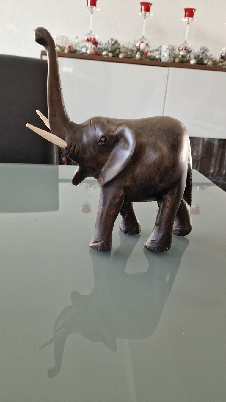 Statuette: Elefant aus Holz – Usato da Wil  AG venduto da Kfloh 1
