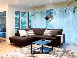 Ecksofa mit Stauraum in grau