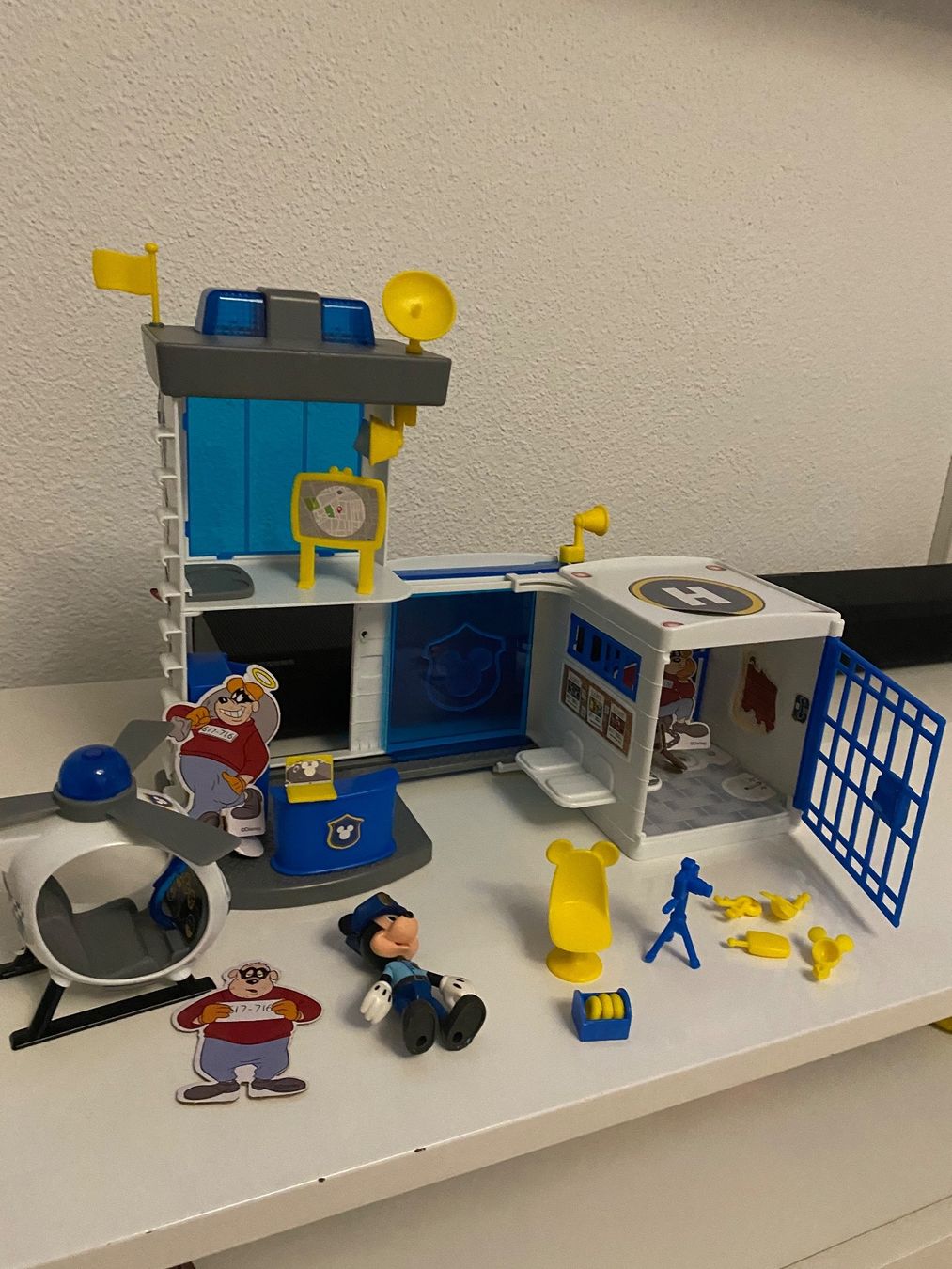 Disney Giocattoli: Mickey Mouse Polizeistation set – Usato da Zürich venduto da Nutla