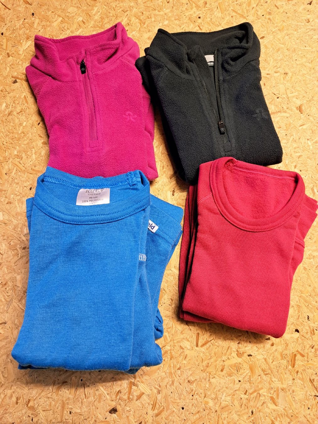 Lotti & Set di vestiti: Kinder-Thermounterwäsche Grösse 98/104 – Usato da Basadingen venduto da Perlenfee_Schweiz