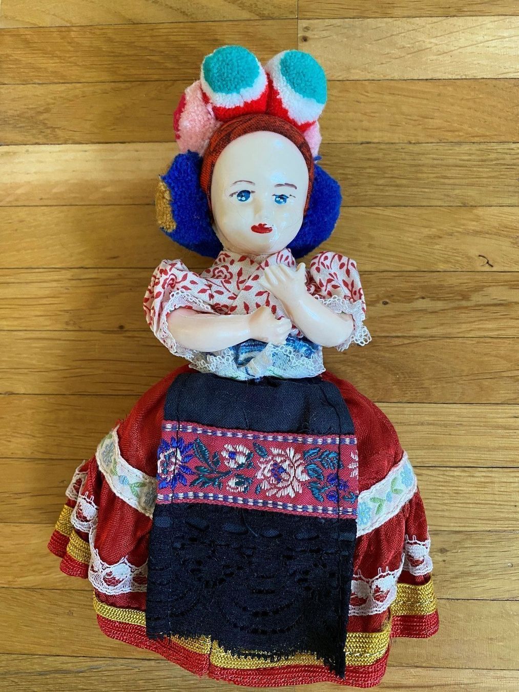Bambole: Spanische Folklore Puppe 19cm (alt) – Usato da Kastanienbaum venduto da Muenchnerkindl1