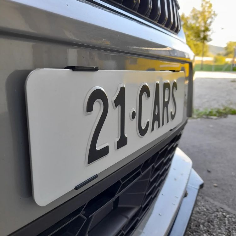 21 Cars Rahmenlose Kennzeichenhalter für Hochformat, transp.