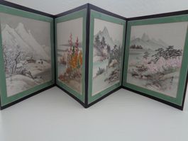 China Tisch-Paravent Seidenmalerei datiert 140 x 41 cm.