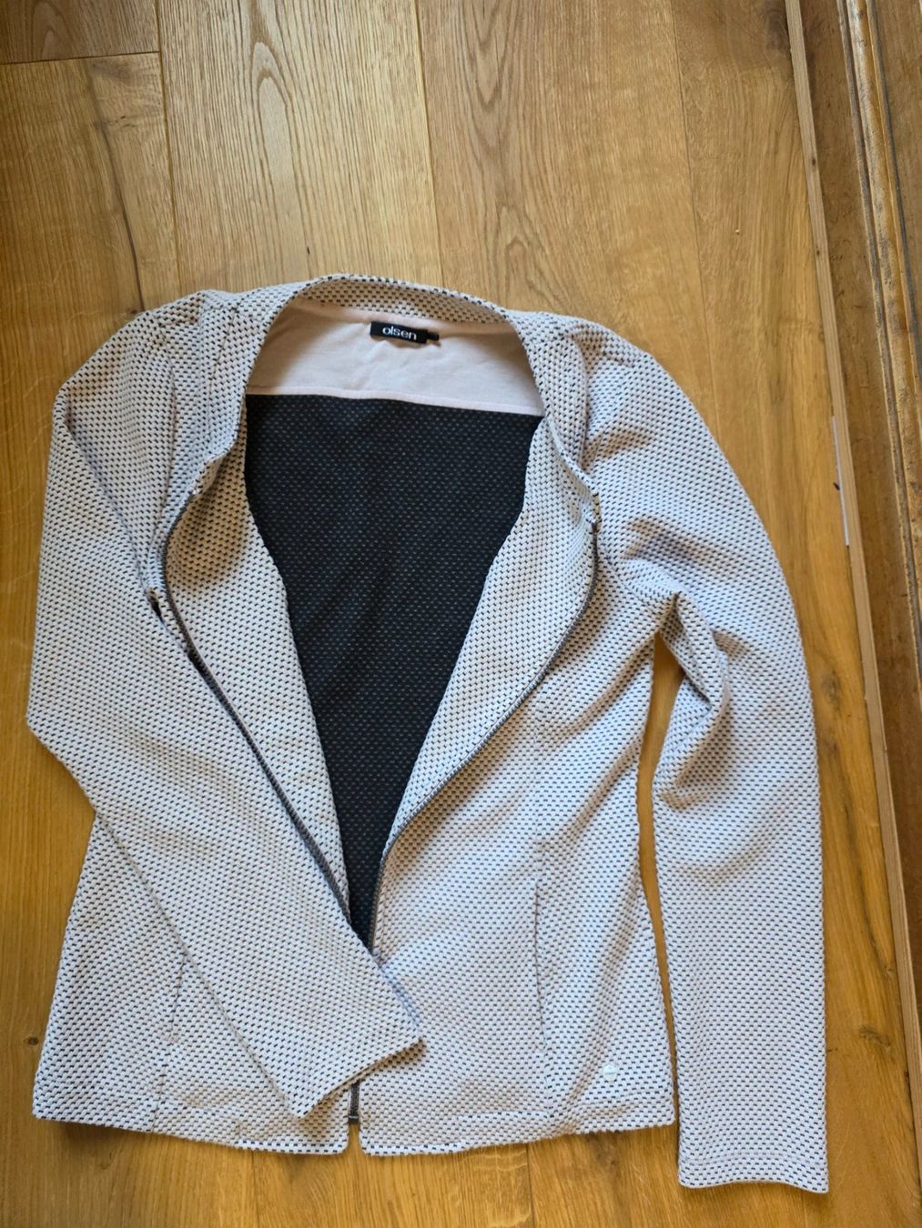 Maglioni & Felpe: Damen Pullover Reissverschluss Jacke Olsen - Grösse M – Usato da Walterswil BE venduto da Lonitti