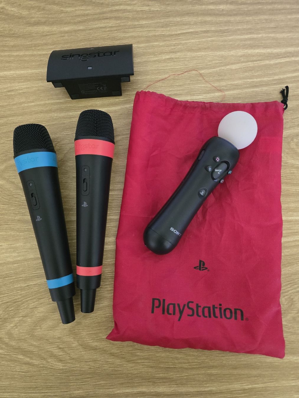 Sony Manettes: Playstation SingStar Mikrofone mit Move Controller u. Tasche – D'occasion à Wettingen par Squgnizzu75