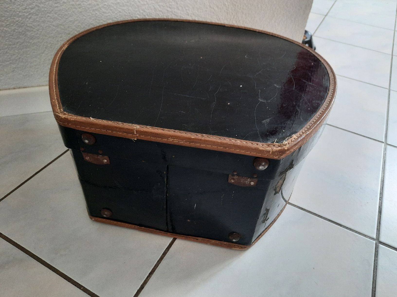 Altro in  Abbigliamento & Accessori: Grande BOÎTE À CHAPEAUX – Usato da Le Locle venduto da marylise01 1