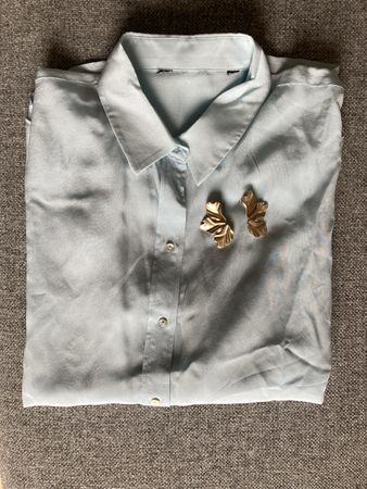 Seidenbluse hellblau L + Geschenk